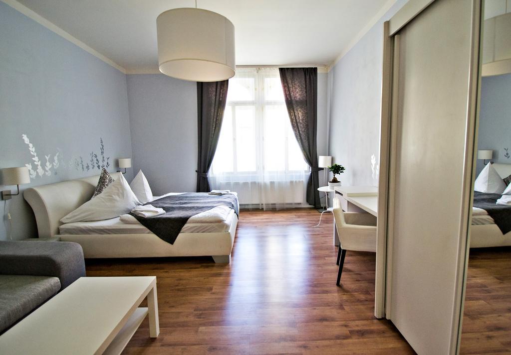 Business Class Ruterra Suite Прага Екстер'єр фото