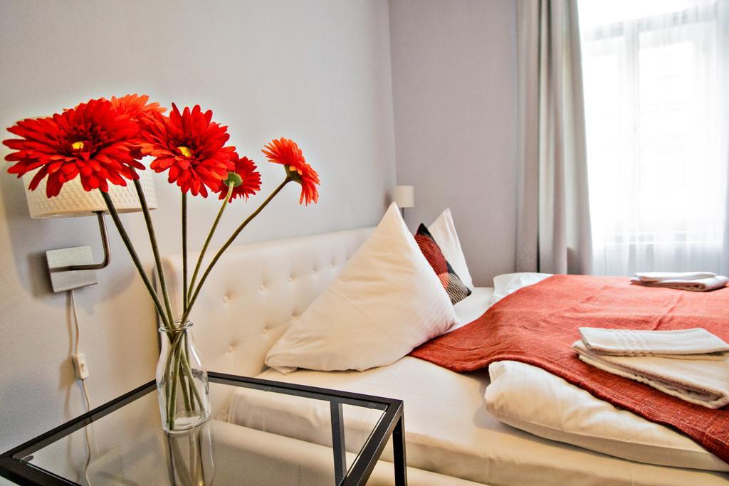 Business Class Ruterra Suite Прага Екстер'єр фото