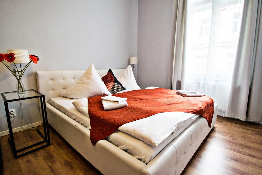 Business Class Ruterra Suite Прага Екстер'єр фото